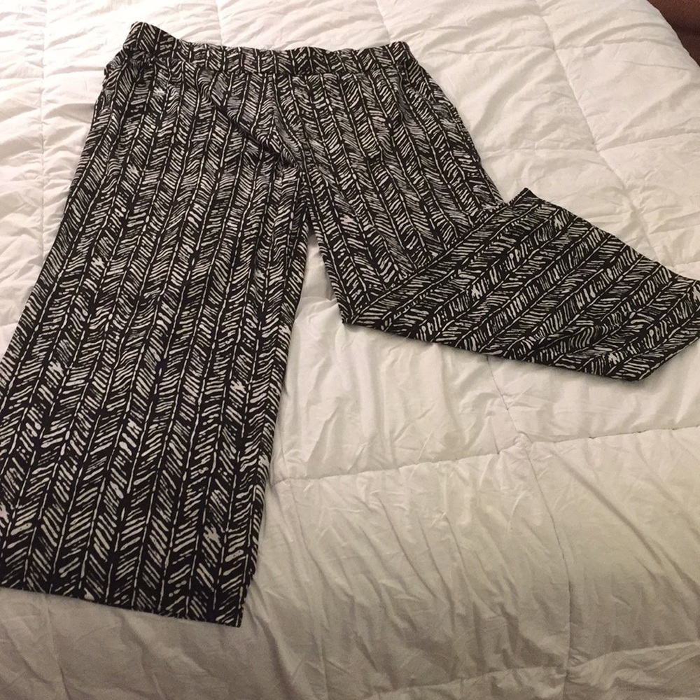 Wide Leg Flowy Patterned Pants with Pockets